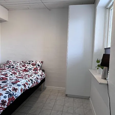 شقة Cozy With Private Terrace Close To Downtown