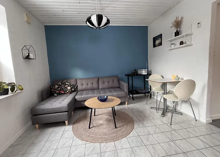 شقة Cozy With Private Terrace Close To Downtown